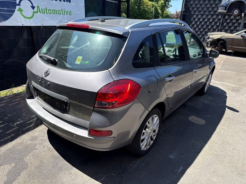 ACHTERLICHT RECHTS Renault Clio III Estate / Grandtour (KR), Gebruikt, Renault, Peter-Huppertz-Straße 5
51063  Köln, DE, Dialog.deutschland@renault.de