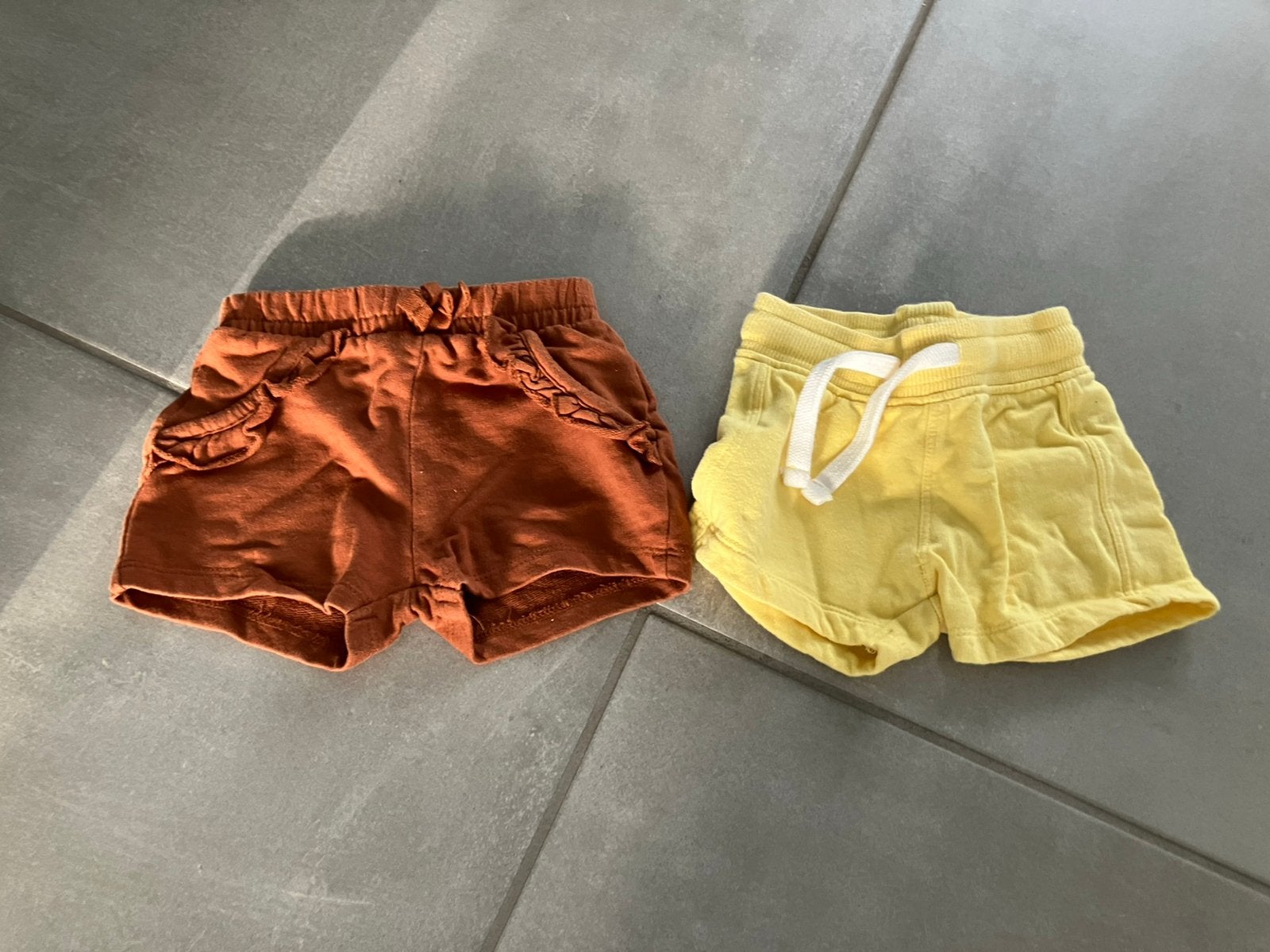 Hela shortjes combiset maat 62/68, Kinderen en Baby's, Babykleding | Maat 62, Ophalen, Zo goed als nieuw, Jongetje of Meisje, Setje