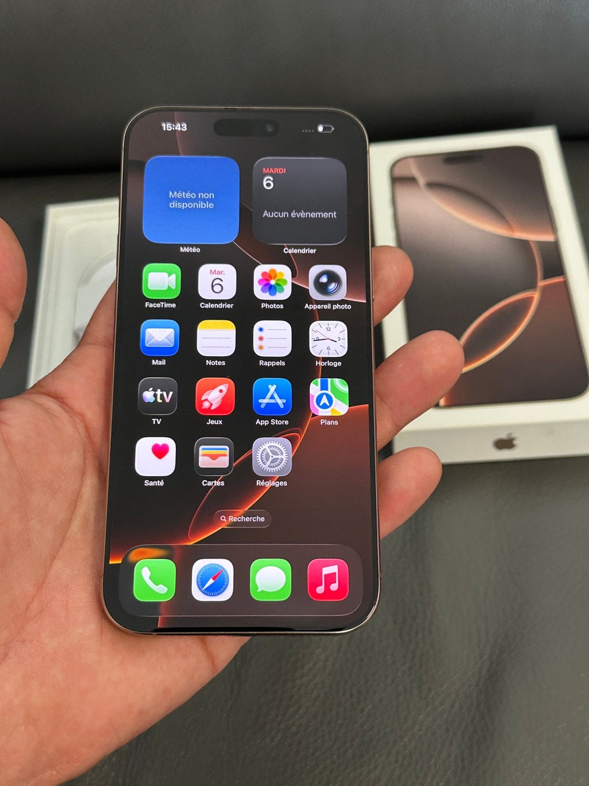 iPhone 16 Pro Max 256Gb Désert Titanium très bon état,vd/éch, Télécoms, IPhone 16 Pro Max, Enlèvement, Utilisé, Sans abonnement