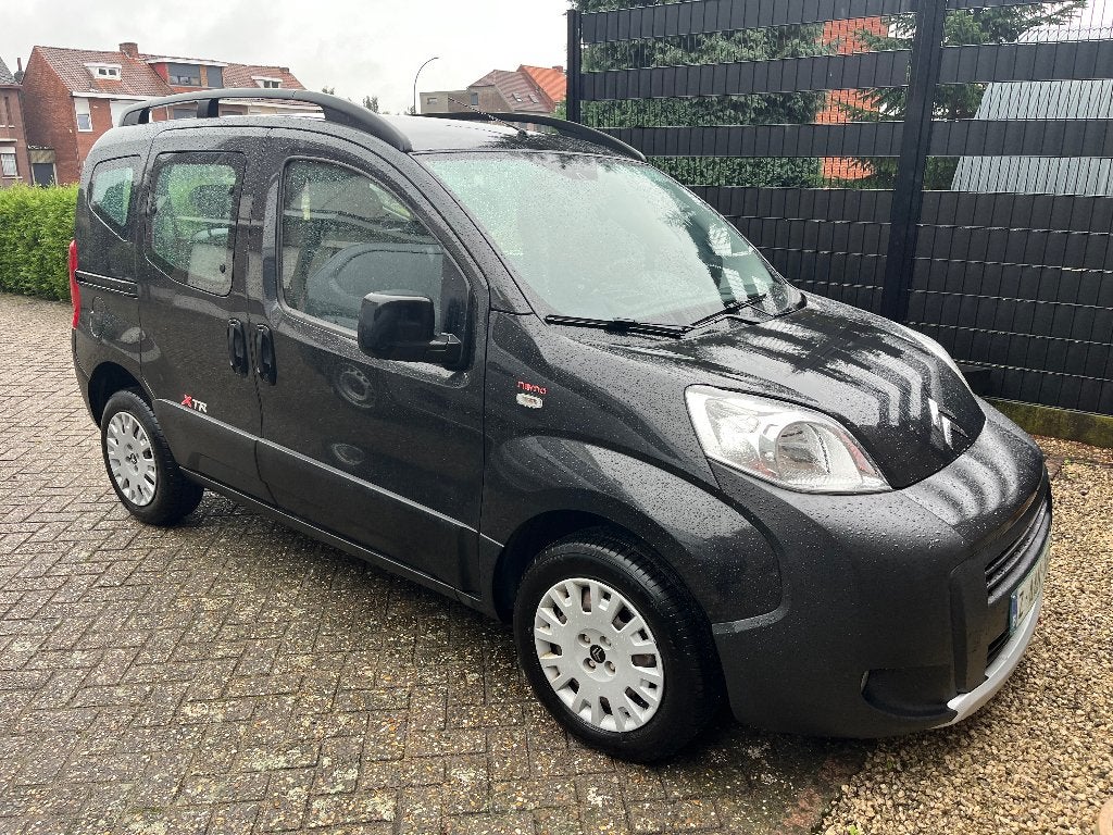 Citroen Nemo 1.4 hdi XTR 5 plaatsen airco, Voorwielaandrijving, Dealer onderhouden, Zwart, Zwart