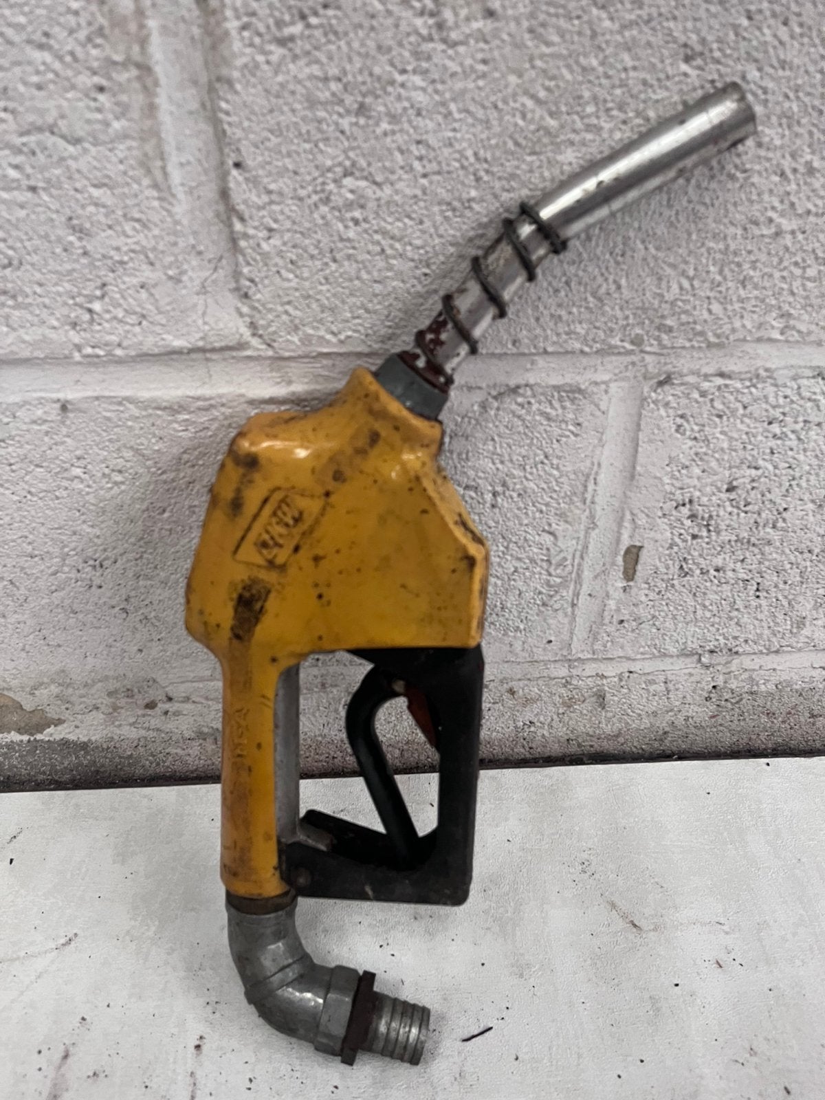 Pistolet automatique pour pompe à carburant / cuve, Enlèvement