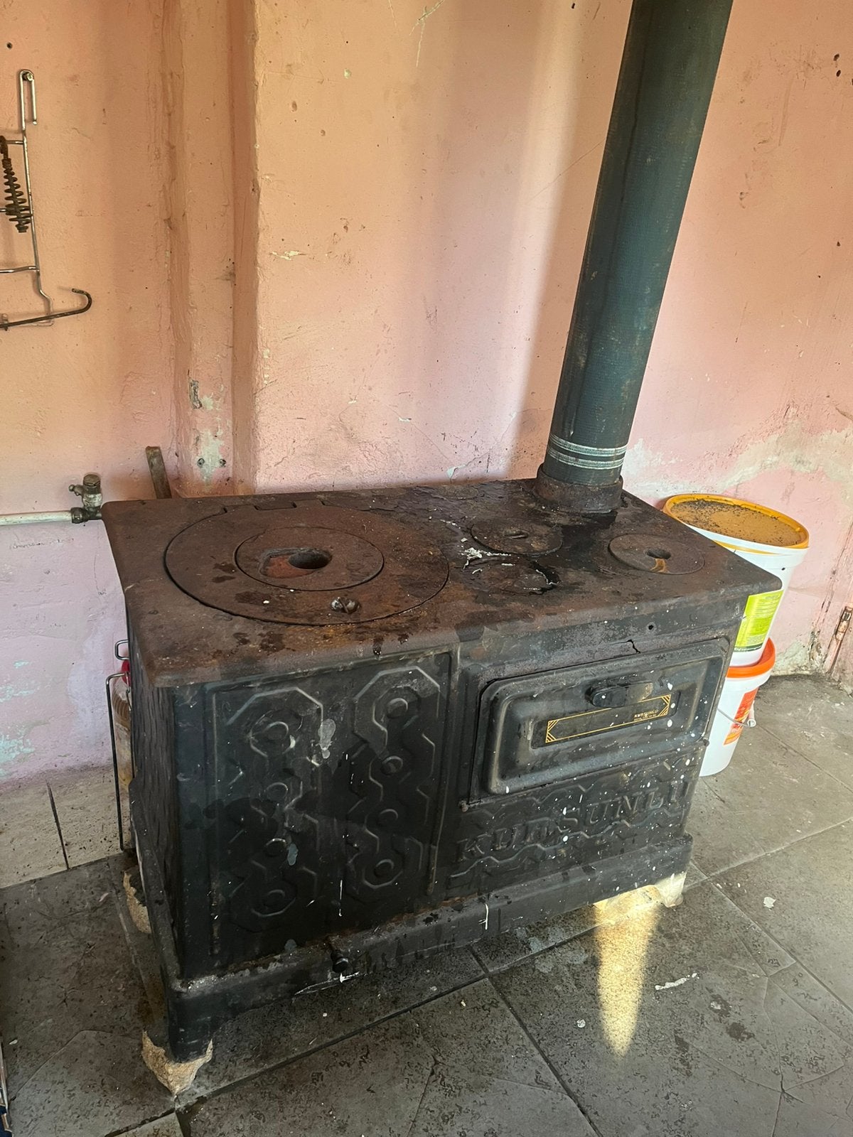 Poêle à bois en fonte KURSUNLU - Avec conduit, Enlèvement, Comme neuf, Bois, Poêle à bois
