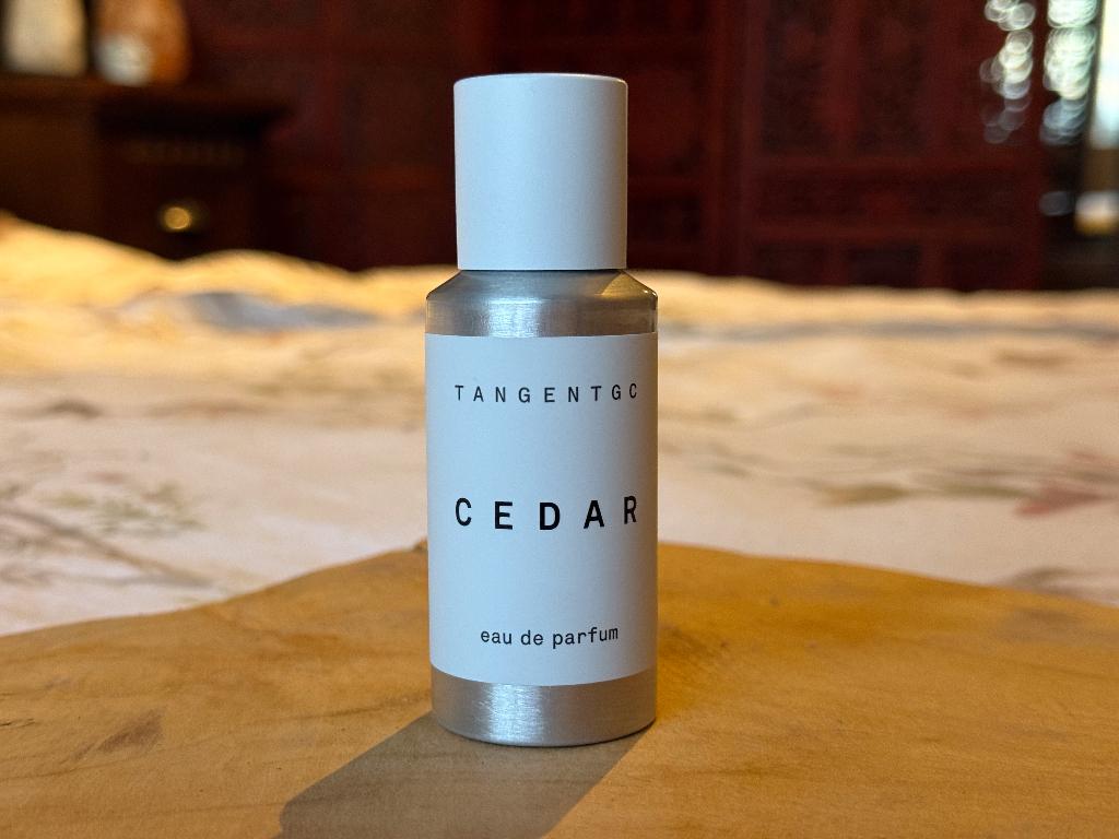 Tangent GC - Cedar parfum 50ml - heerlijk parfum, Handtassen en Accessoires, Uiterlijk | Parfum, Ophalen of Verzenden, Zo goed als nieuw