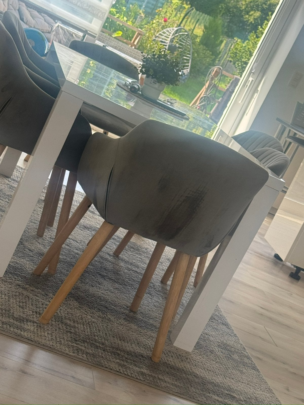Chaise velours gris  29€, Maison & Meubles, Chaises, Enlèvement, Comme neuf