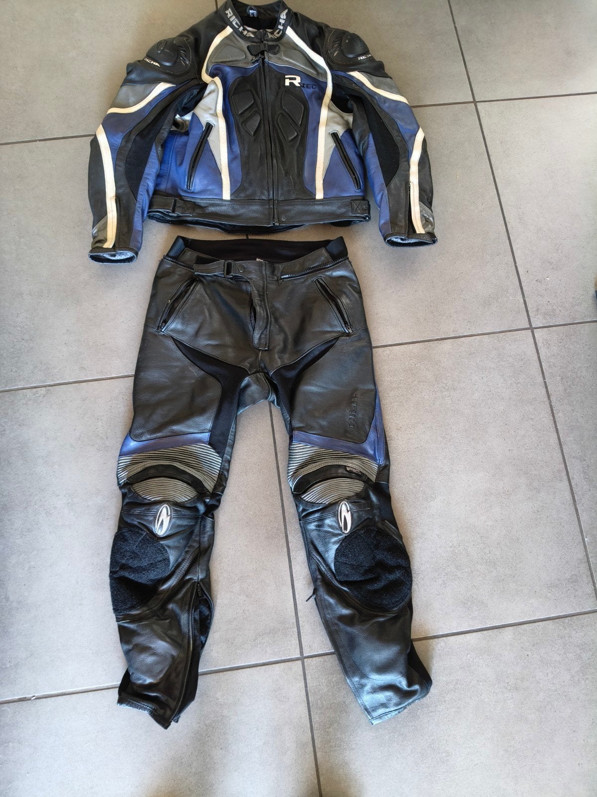 2 delige motorpak, Ophalen