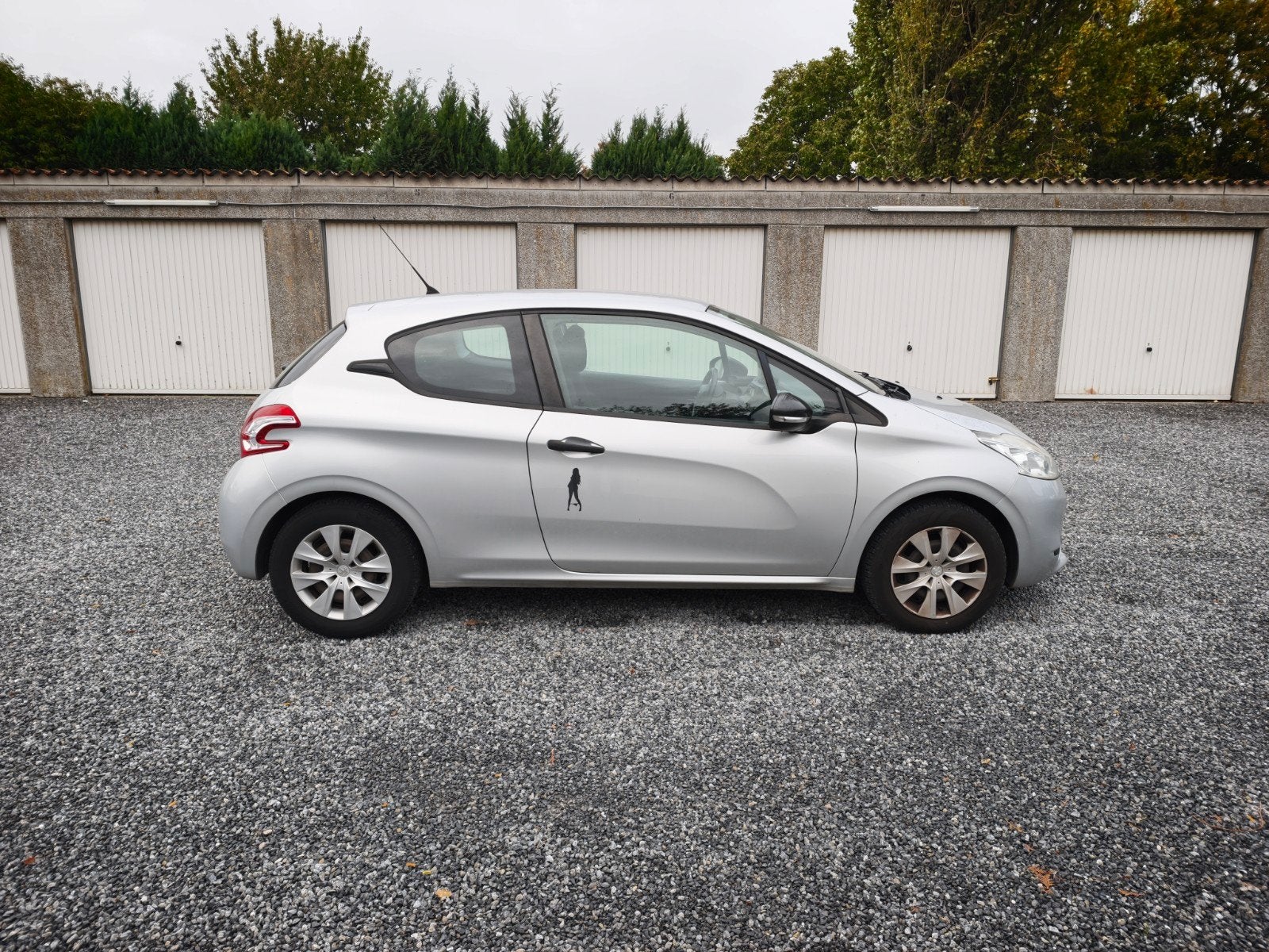 Peugeot 208 1.2i Style 10.2014 77.000 km 60 kw Euro 5b

Bonn, Achat, Berline, Particulier, 3 portes