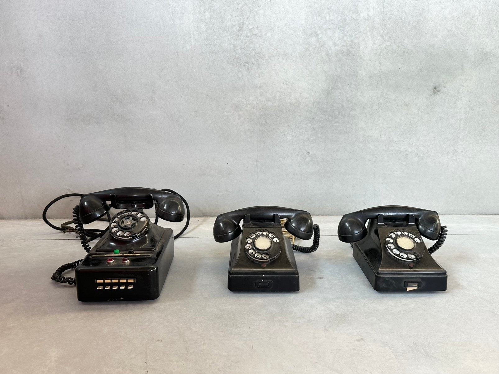 Retro telefoons met draaischijf, Ophalen