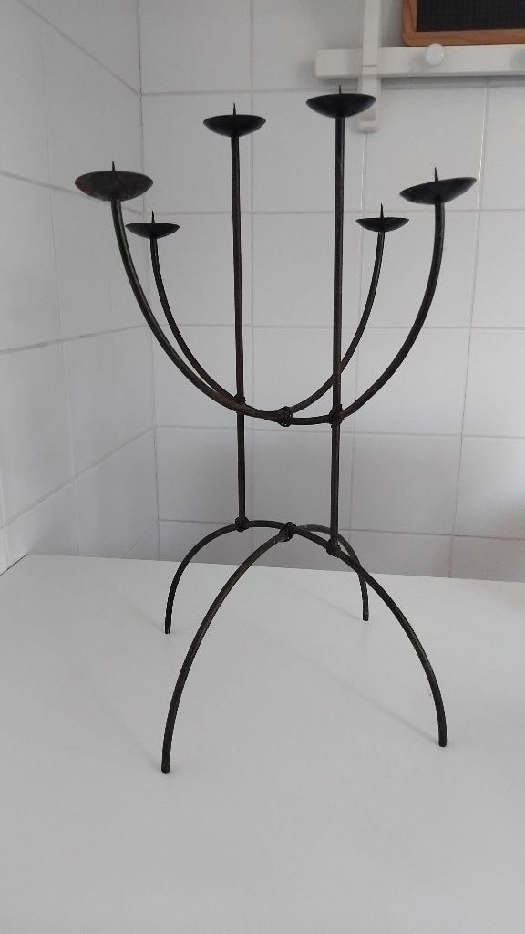 chandelier en fer forgé, Enlèvement