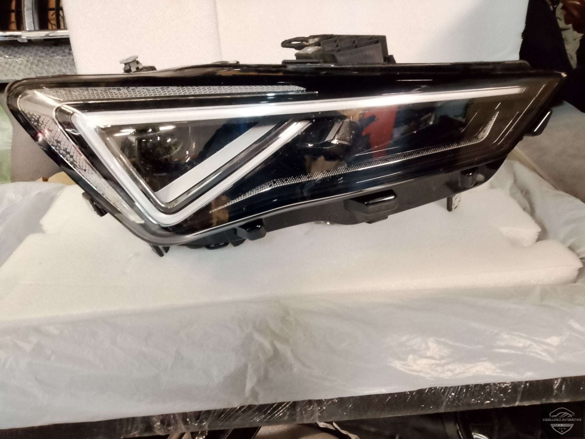 Seat Cupra Leon 5FA 2020+ LED Koplamp Rechts 5FB941036B, Gebruikt, Autovia A-2, Km 585 585
08760  Martorell, ES, SEAT S.A., Customercare@seat.es