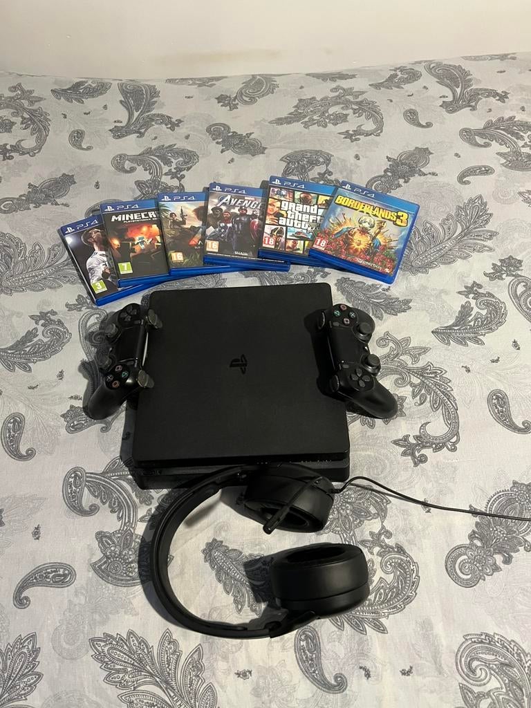 ps4 + 2 controllers + 6 games + headset, Ophalen, Zo goed als nieuw