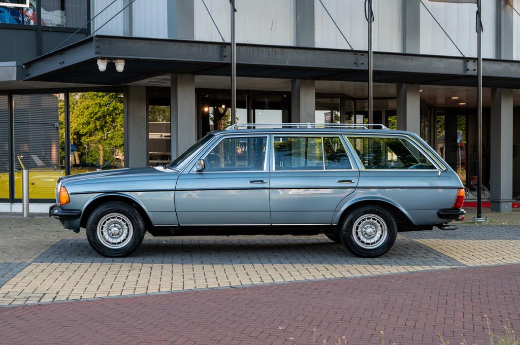 Mercedes-Benz 200-serie 280 TE (S123) (bj 1979, automaat), Auto's, Automaat, Stof, Zwart, Blauw