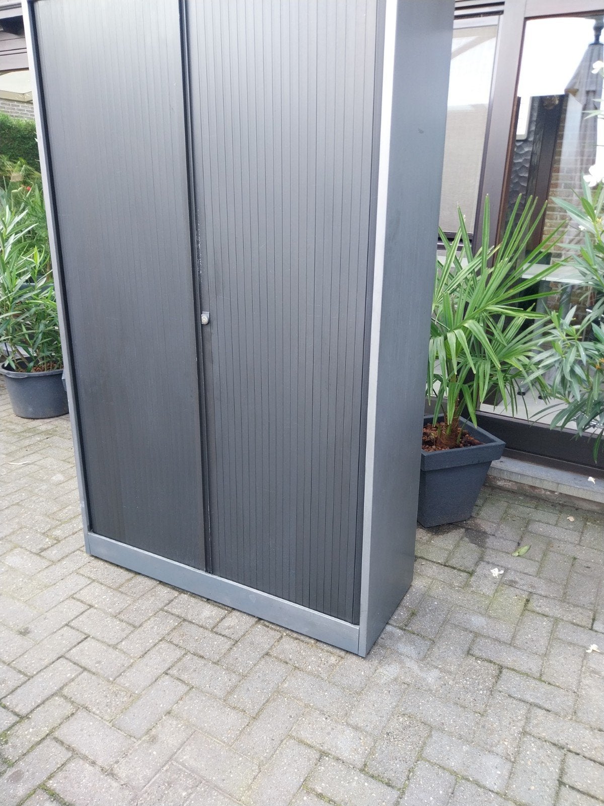 roldeurkast van Ahrend, Ophalen, Kunststof