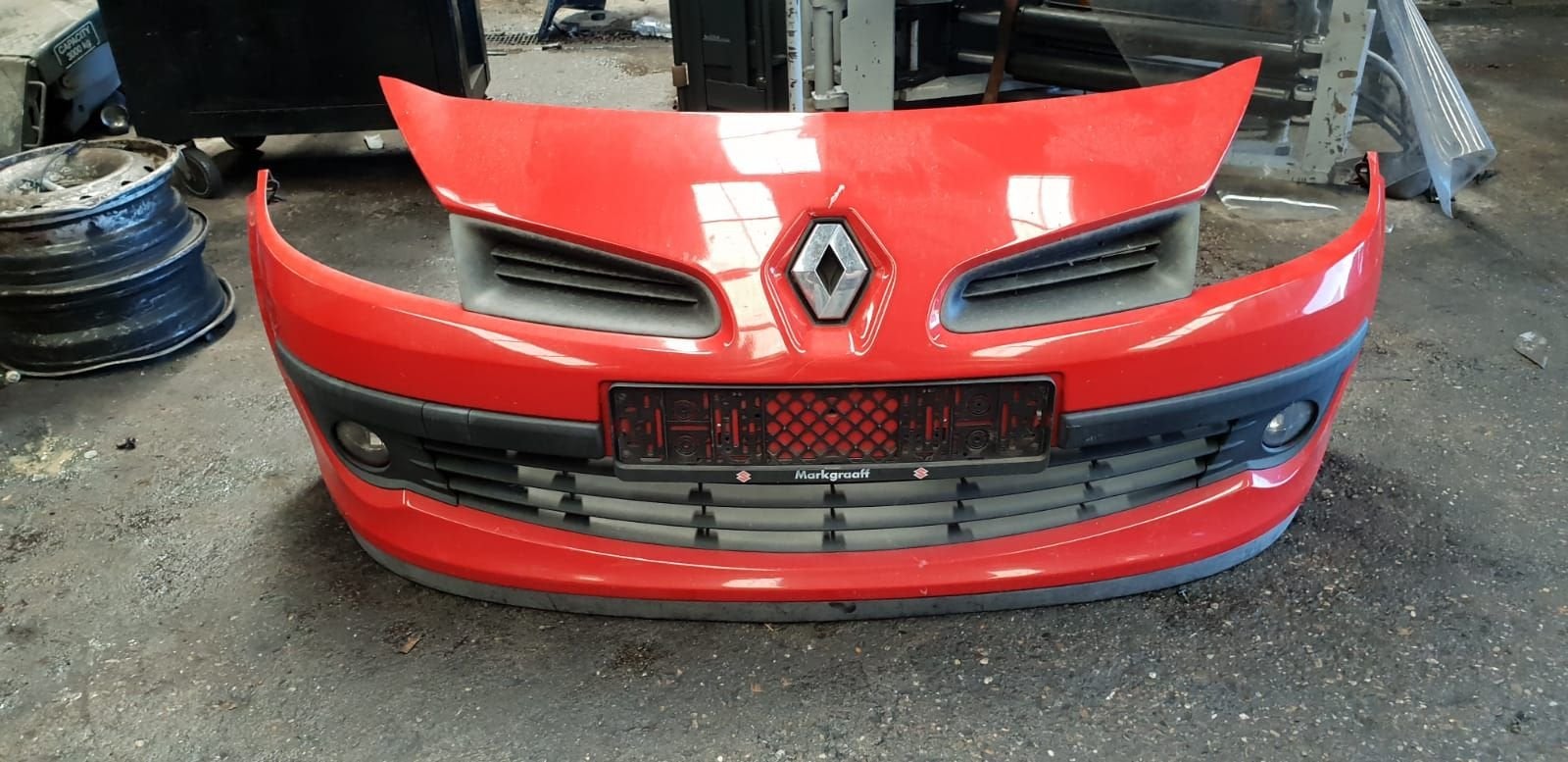 RENAULT CLIO 3 VOORBUMPER PUNTGAAF MET KLEURCODE, Autos : Pièces & Accessoires, -, Utilisé, -, Avant