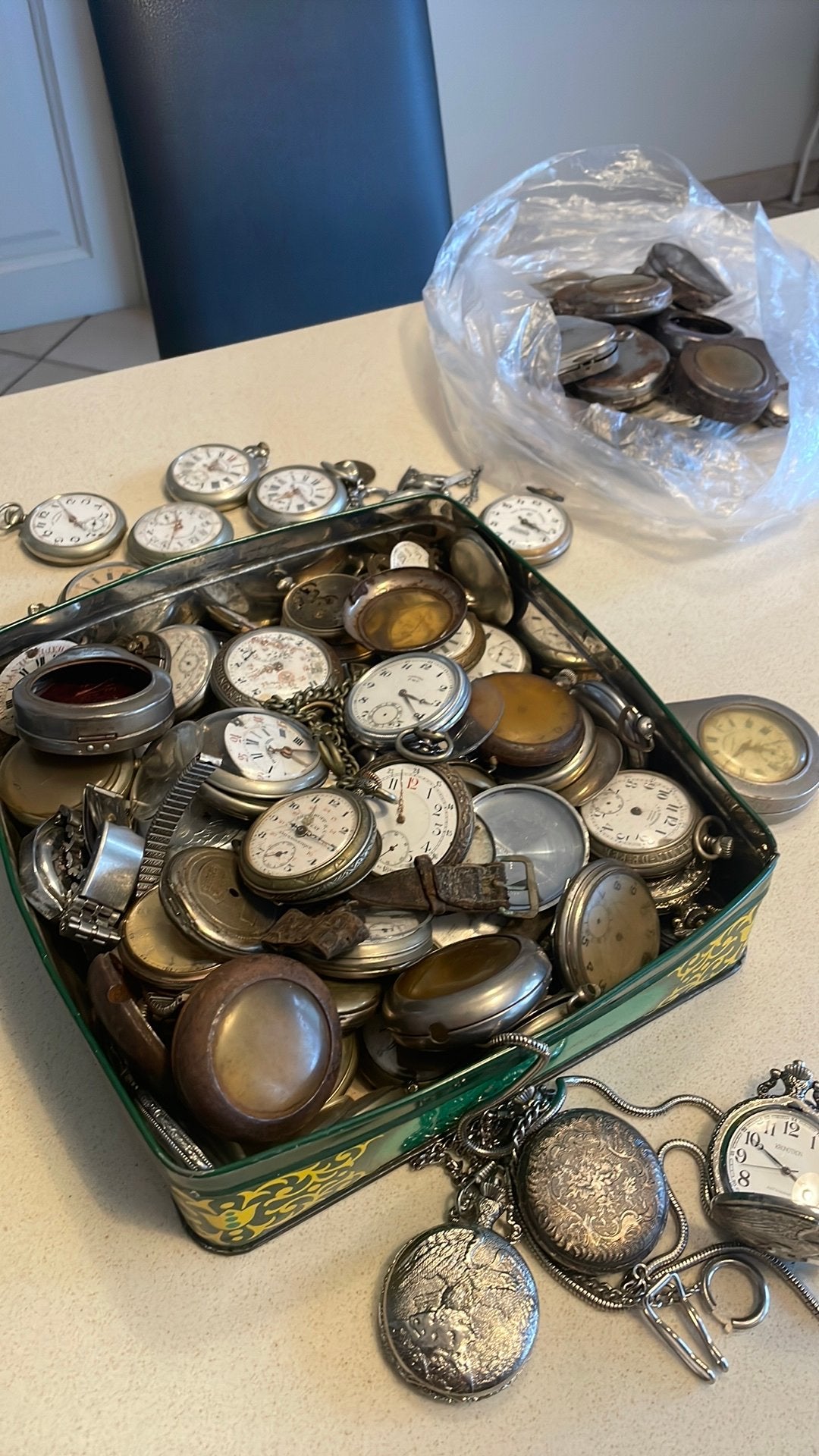 Oude verzameling zakhorloges, Ophalen