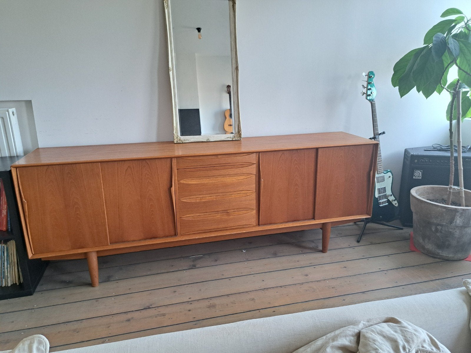 Teak Sideboard by Skovby Møbelfabrik, Maison & Meubles, Armoires | Dressoirs, Teck, Avec tiroir(s), 25 à 50 cm, 200 cm ou plus