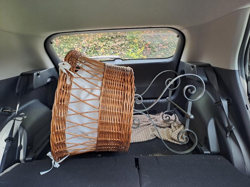Rieten/wicker mand op metalen standaard, Comme neuf, Enlèvement, Panier, Bois