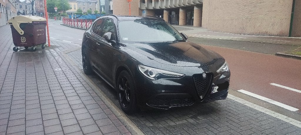 Alfa Romeo Stelvio Super Q4 2.0 Turbo Essence, Cuir, Entretenue par le concessionnaire, Noir, 5 portes