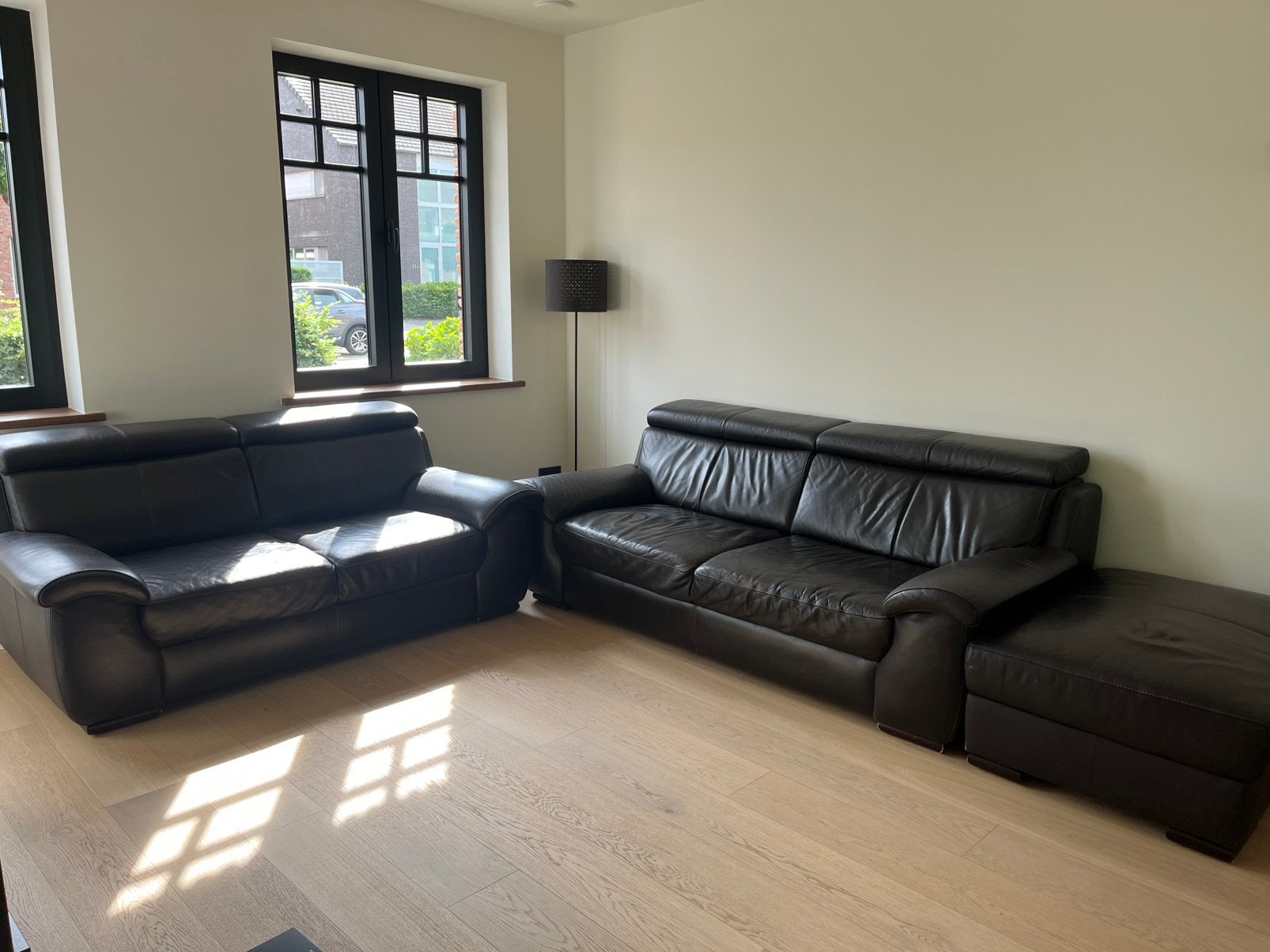 Echt zwart lederen salon met 2 poefs, Enlèvement, Utilisé, Cuir