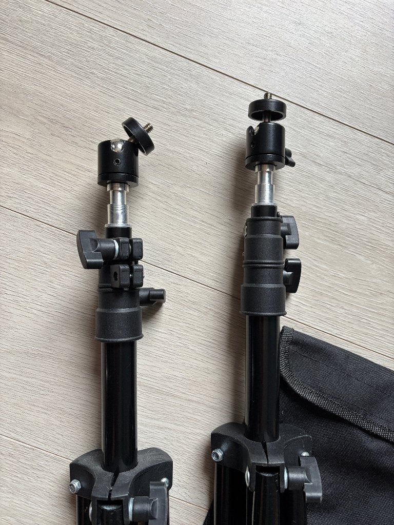 2 nieuwere statieven met draagtas, Ophalen, Driepoot, 175 cm of meer, Met balhoofd