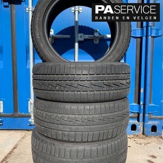 4x Yokohama 225 50 18 winterbanden met 8.4 en 6,7 mm, Auto-onderdelen, Banden en Velgen, 18 inch, Gebruikt, -, -