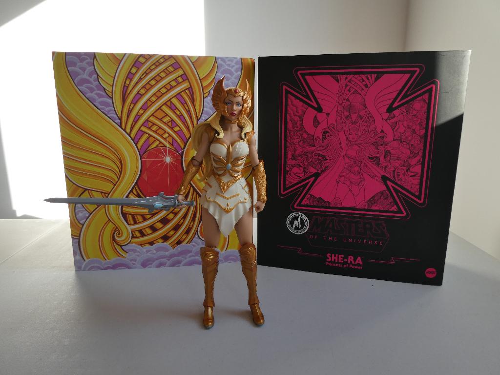 Mondo 1/6 She-Ra deluxe Masters Of The Uni Princess of Power, Verzamelen, Poppetjes en Figuurtjes, Ophalen of Verzenden