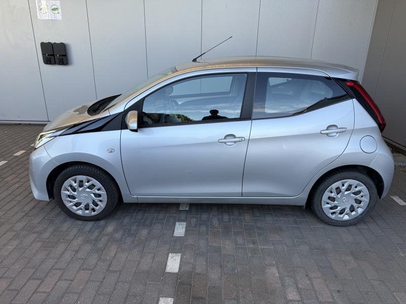 Toyota Aygo X-Play, Auto's, Toyota, Euro 6, https://public.car-pass.be/vhr/68fbdc38-2310-4e62-b20c-9a76f52ed8ba, 72 pk, 93 g/km