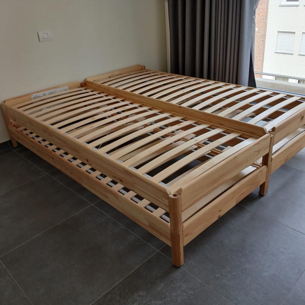 Bed stapelbaar UTÄKER ikea 2x (2x 2 beschikbaar), Huis en Inrichting, Slaapkamer | Bedden, Ophalen, Eenpersoons, Bruin, Zo goed als nieuw