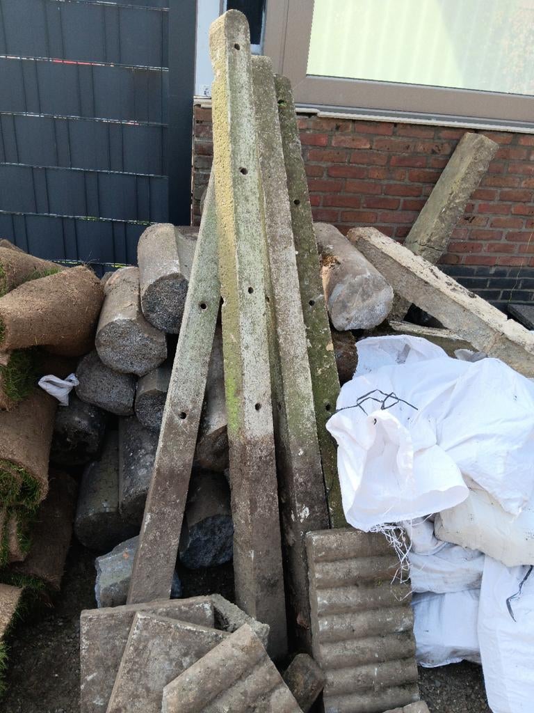 4 poteau clôture jardin en béton 1,50m., Bricolage & Construction, Bois & Planches