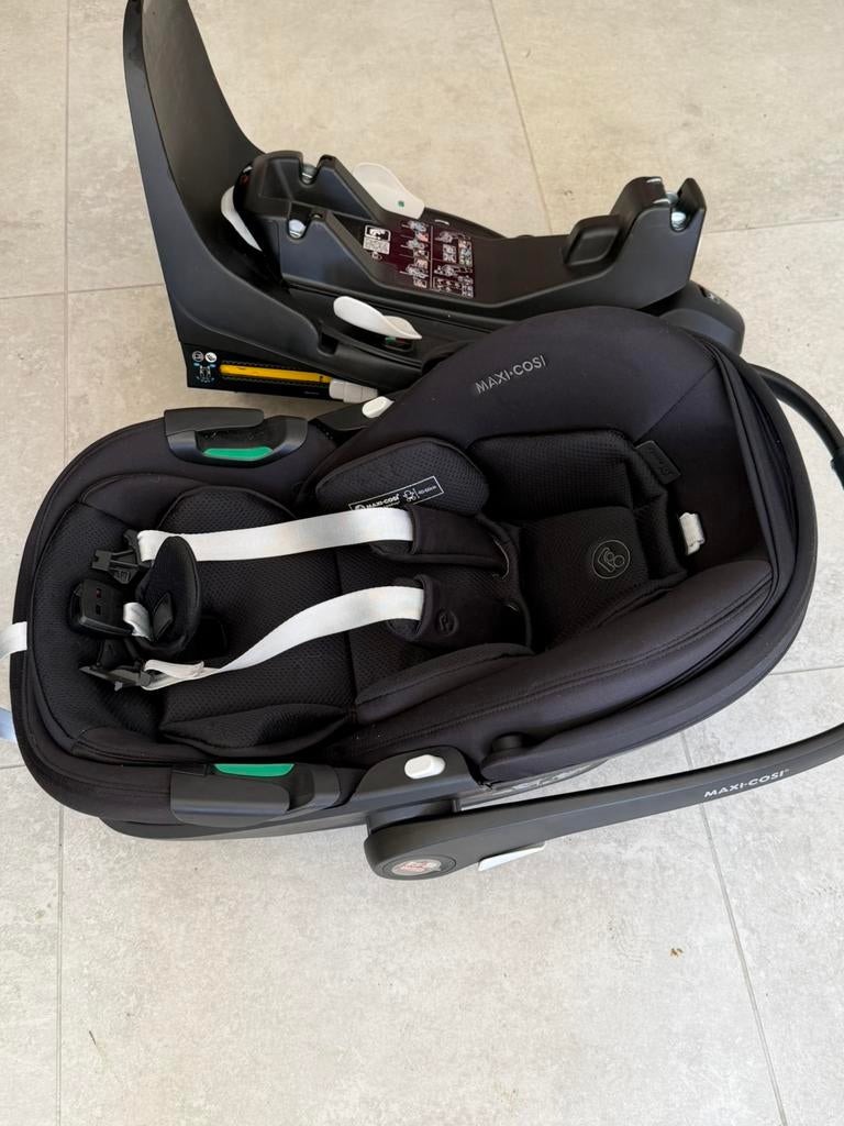 Maxi cosy pebble 360 pro en family fix 360 pro en voetenzak, Kinderen en Baby's, Autostoeltjes, Ophalen, Zo goed als nieuw