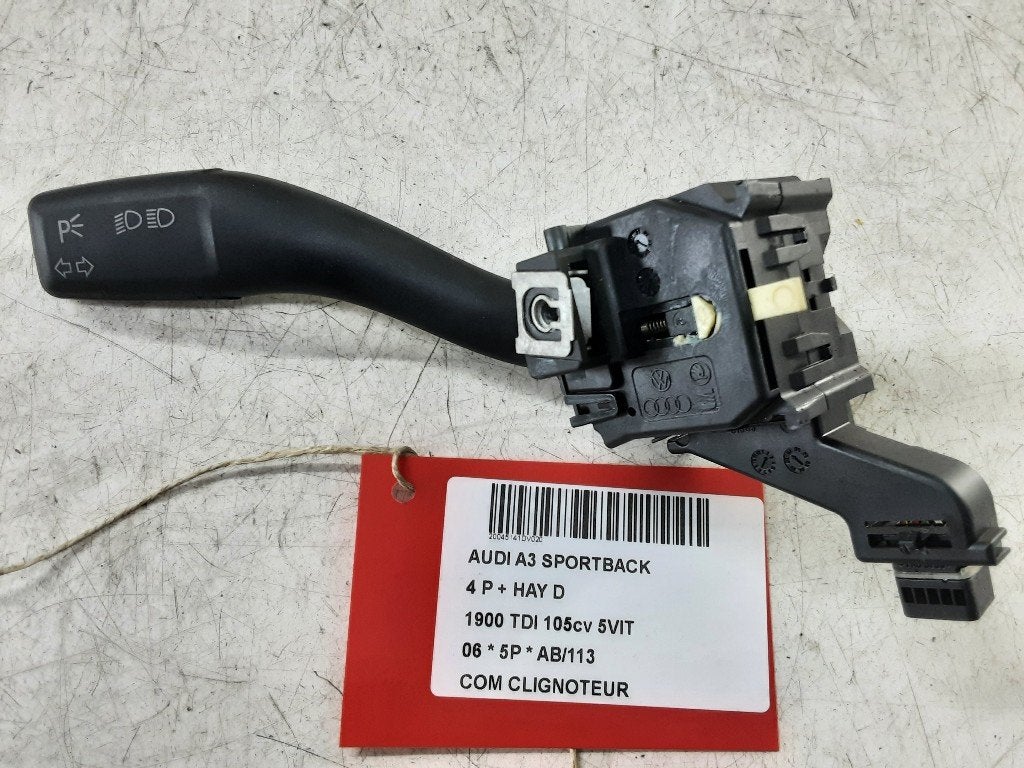 COMMUTATEUR CLIGNOTANT Audi A3 Sportback (8PA) (8P0953513A), Auto-Union-Straße  1,
85057  Ingolstadt, DE, Info@audi.de, Audi, Utilisé