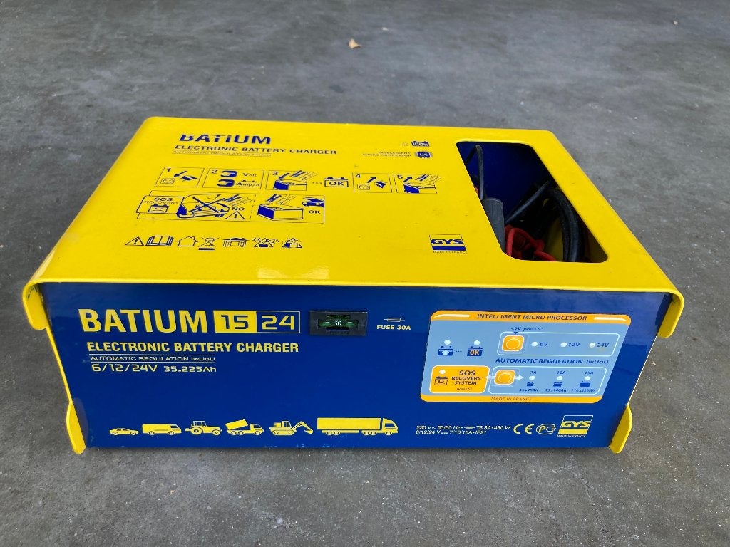 BATIUM 15.24   chargeur de batteries    très bon état, Utilisé