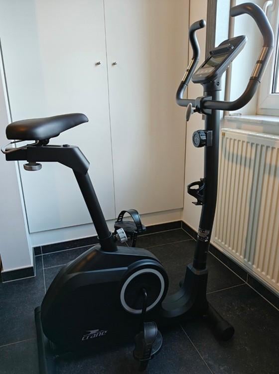 Hometrainer met extra lage instap en garantie tot 02/2027., Sport en Fitness, Fitnessapparatuur, Zo goed als nieuw, Hometrainer