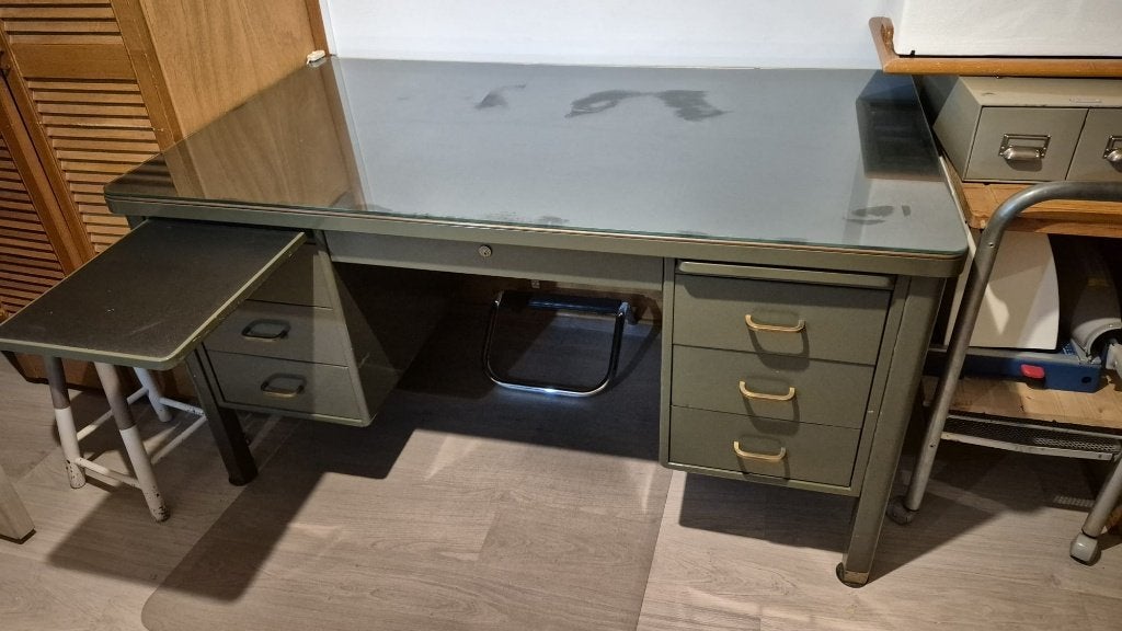 Bureau militaire style industriel kaki (1950), Industriel, Enlèvement, Utilisé, Verre
