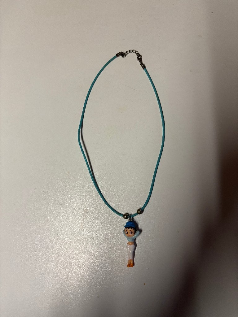 Betty Boop halsketting Turkooisblauw - armen achter het hoof, Ophalen of Verzenden, Zo goed als nieuw, Overige typen