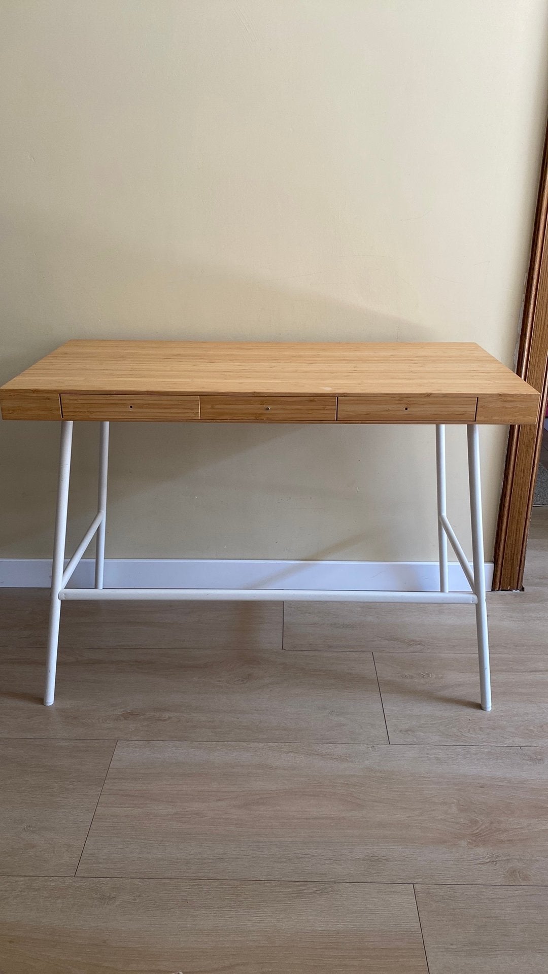 Ikea bureau, Ophalen, Zo goed als nieuw, IKEA