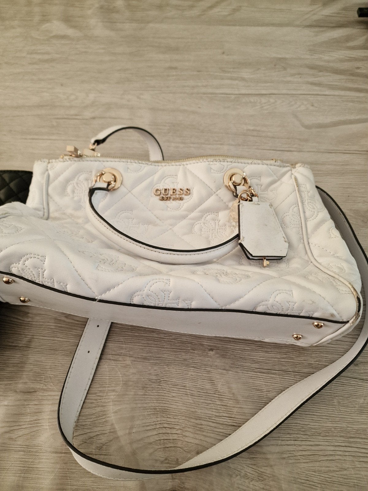1handtas van guess in ieper voor 15euro, Handtassen en Accessoires, Tassen | Damestassen, Ophalen