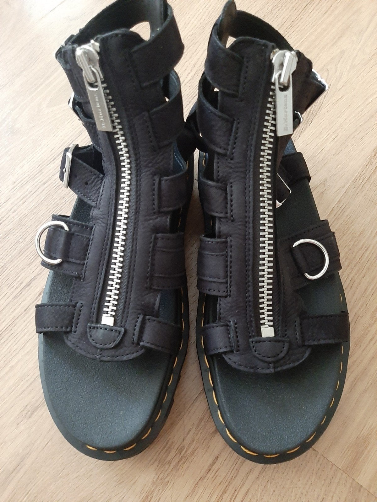 Dr. Martens Olson Gladiator / maat 41 NIEUWSTAAT, Kleding | Dames, Ophalen