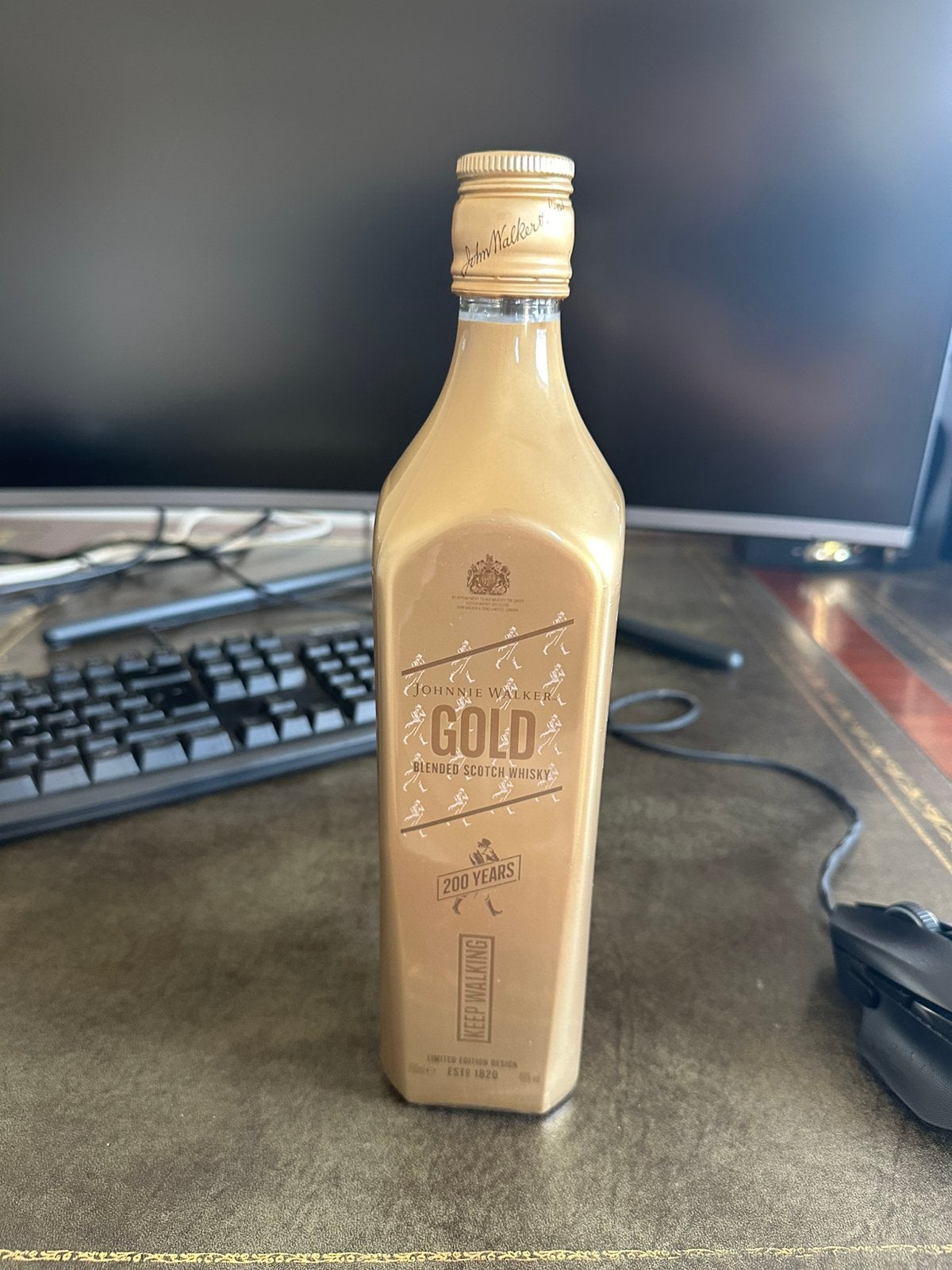 Johnnie Walker Gold Label Reserve 200 Years Limited Edition, Collections, Vins, Enlèvement, Comme neuf