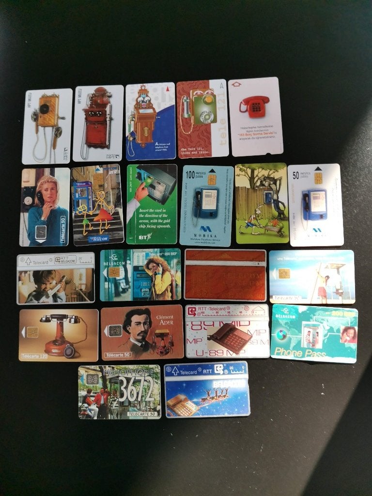 21 cartes d'appel avec de vieux téléphones, Collections, Cartes de téléphone, Enlèvement ou Envoi