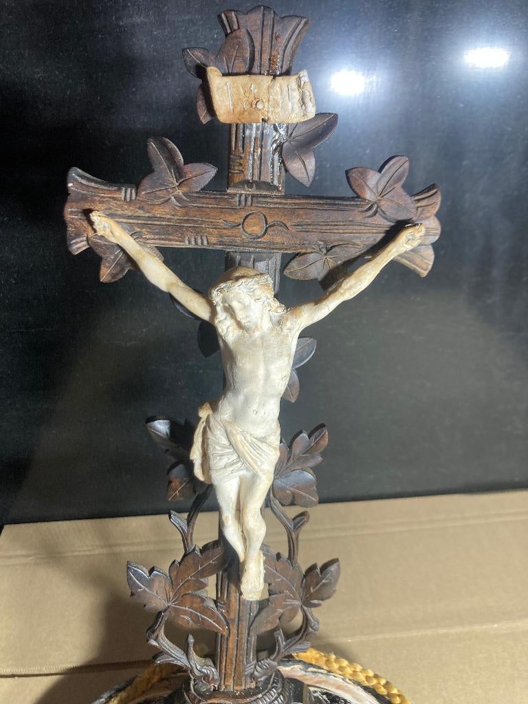 Christus op kruis onder stolp, Antiek en Kunst, Ophalen