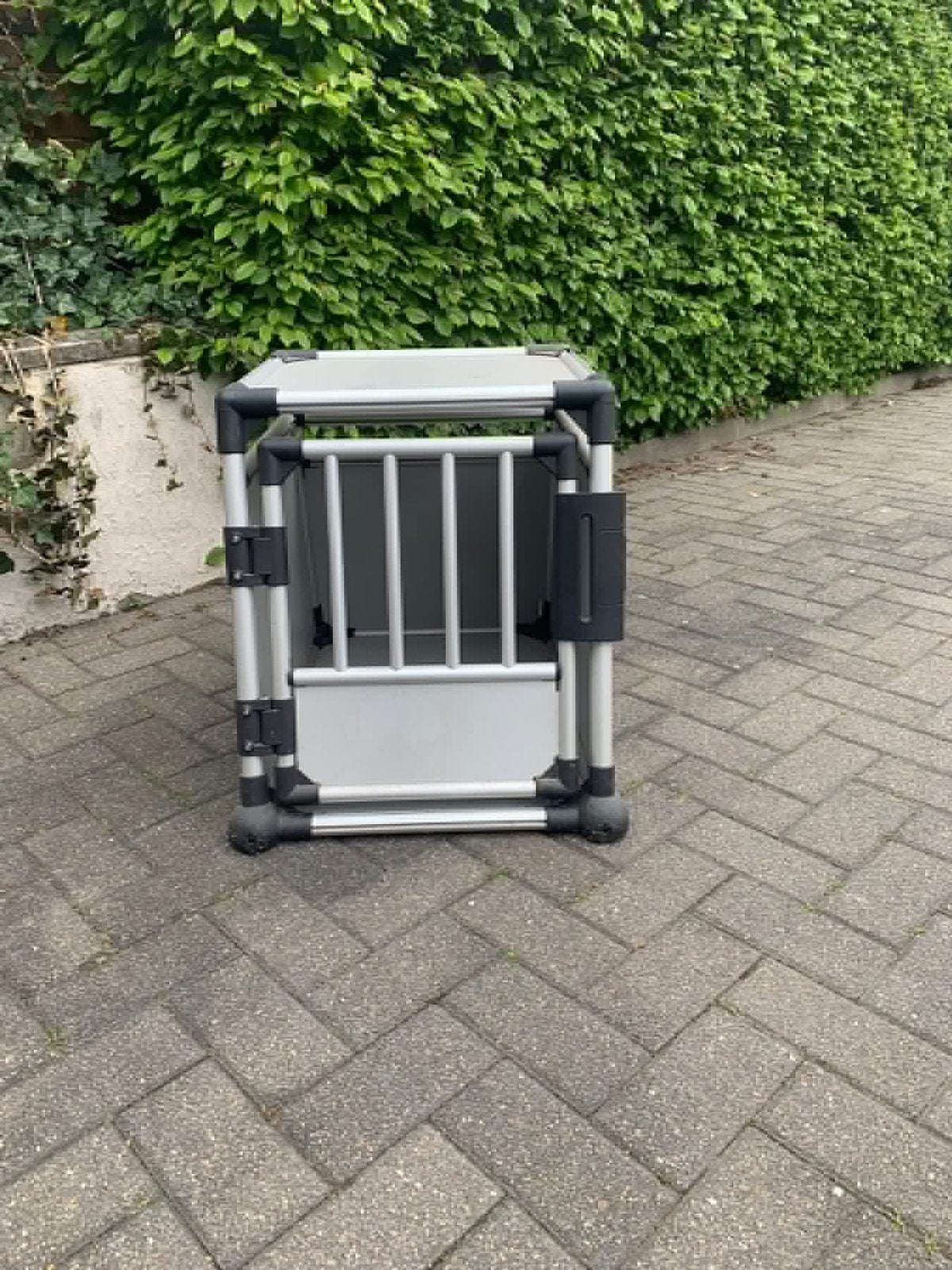 2 benchs à vendre pour chiens de taille moyenne, Enlèvement, Utilisé