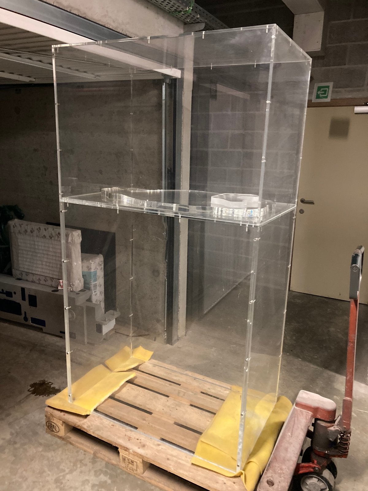 Plexi kast Display kast, Ophalen, Zo goed als nieuw