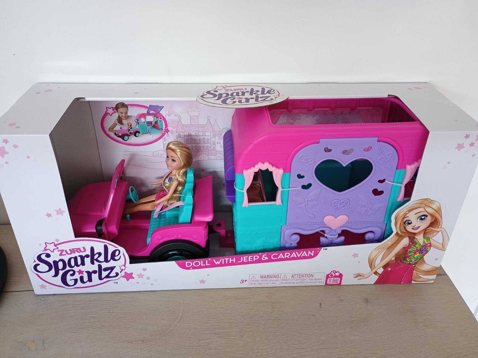 Nieuw sparkle Gilze pop met jeep en caravan., Ophalen, Nieuw, Meisje