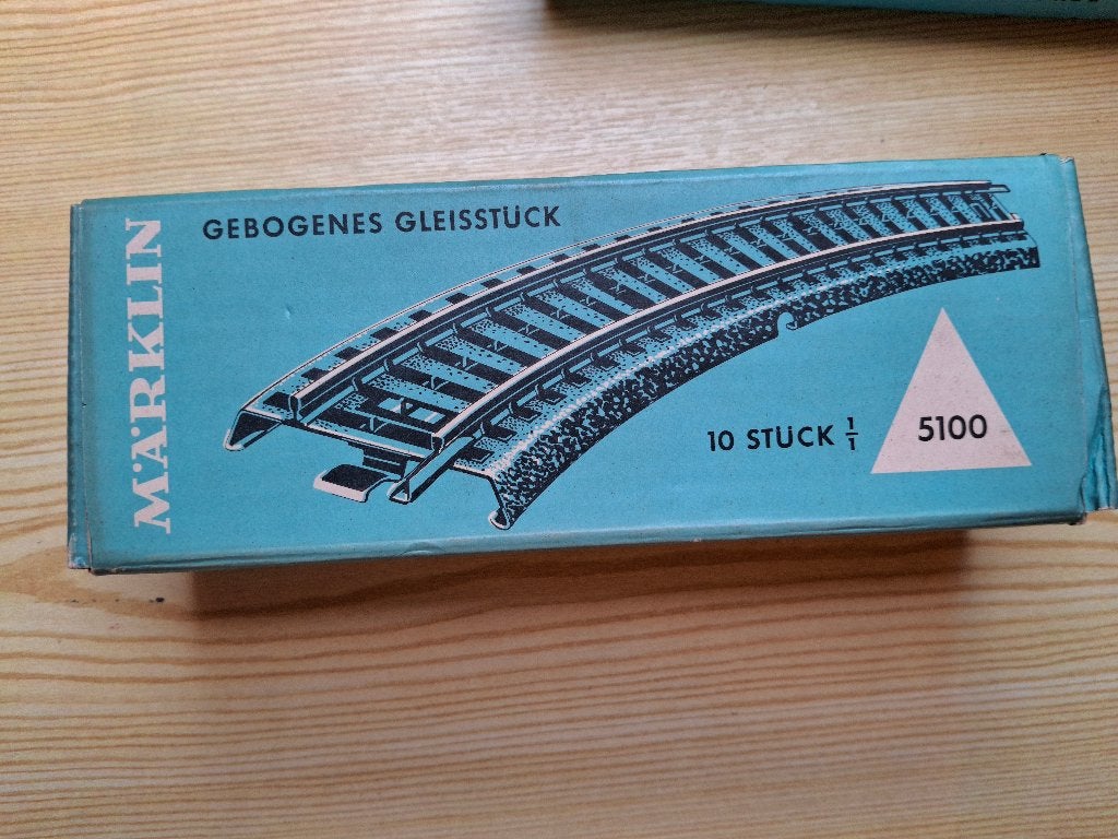 Märklin 5100 — Boîte de 10 rails en M incurvés, Hobby & Loisirs créatifs, Analogique, Courant alternatif, Rails, Enlèvement