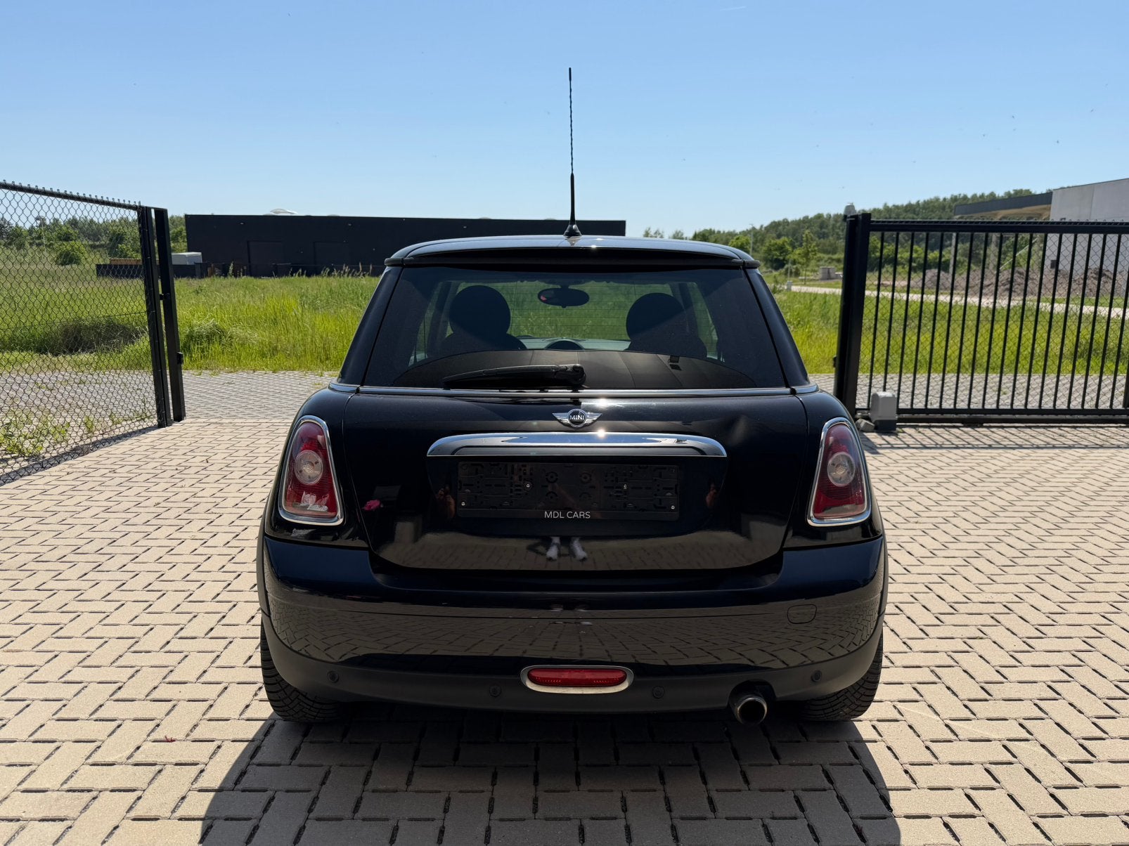 Mini one 1.4 Benzine - 138 000 km!, Auto's, Mini, Stof, Zwart, Zwart, Bedrijf