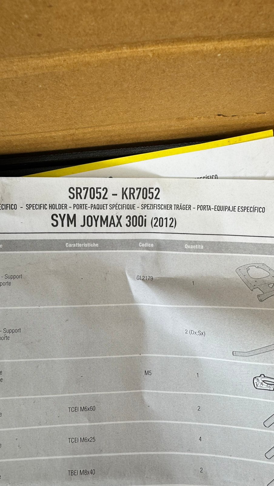 Sym Joymax 300i Givi topkoffer houder metaal, Motoren, Ophalen, Nieuw