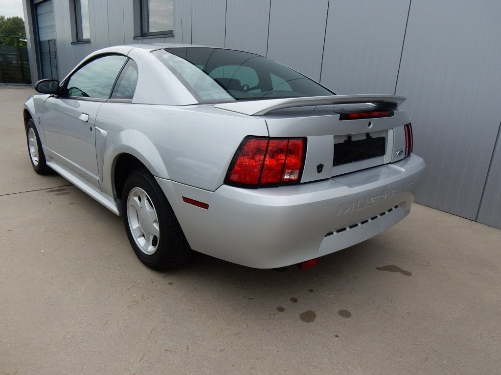 Ford Mustang 3.8 V6 Coupé Automatique avec 60 000 km !, Autos, Achat, Entreprise, Noir, Automatique