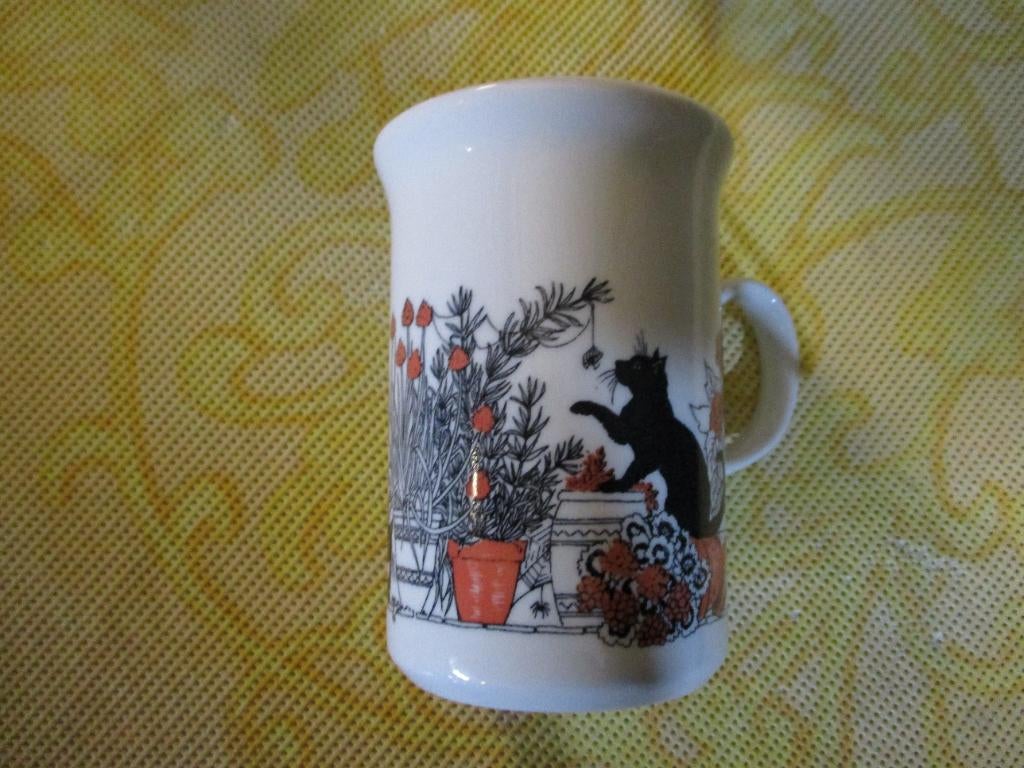 2 tassen afbeelding kat made in England, Enlèvement ou Envoi, Comme neuf, Autres styles, Tasse(s) et/ou soucoupe(s)