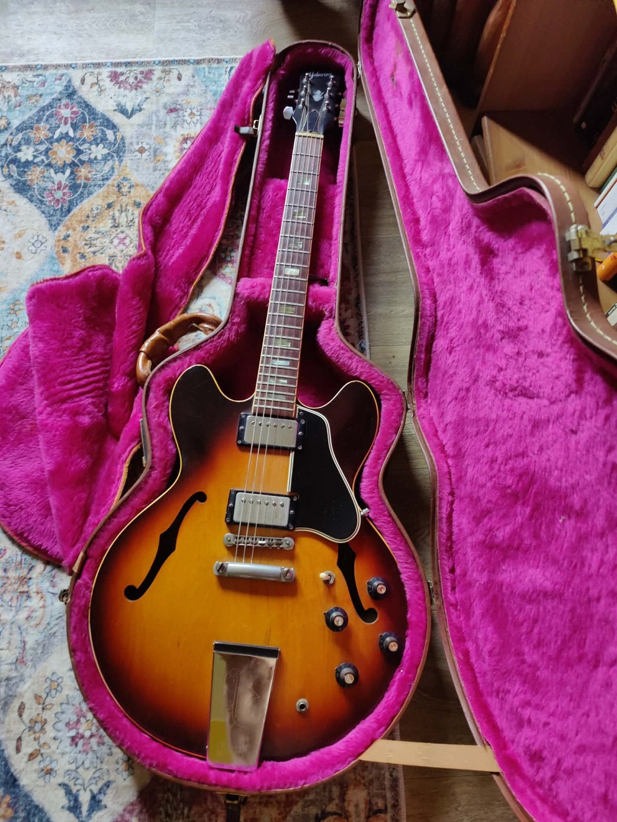 Gibson ES-335 bj 1969 sunburst avec étui, Semi-solid body, Enlèvement, Utilisé, Gibson