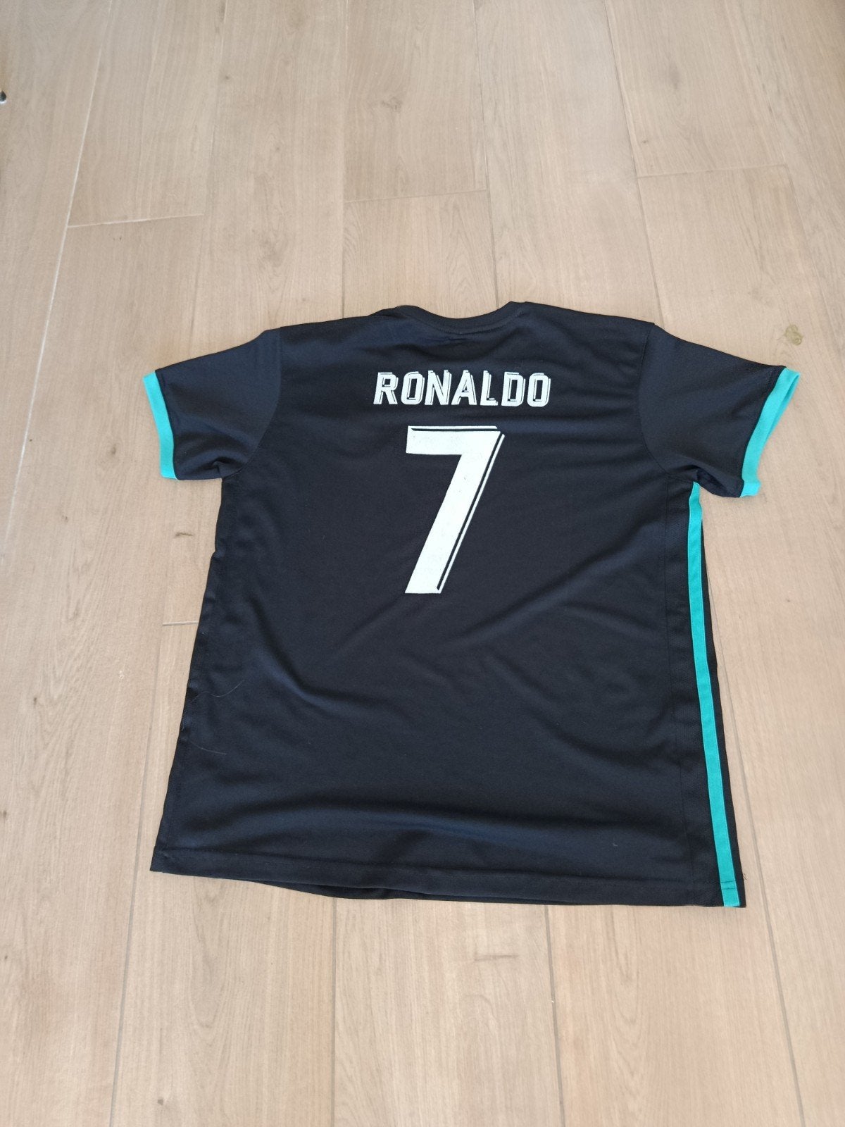 Real Madrid Ronaldo 7 shirt maat M– zwart/turquoise, Kleding | Heren, T-shirts, Ophalen of Verzenden, Zo goed als nieuw, Maat 48/50 (M)